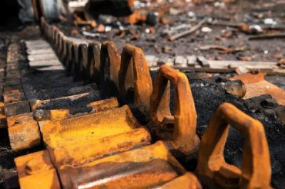 stare zardzewiałe części